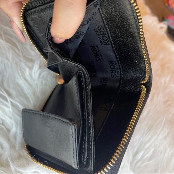 Brand new Micheal Kors wallet - Picture 4 of 6